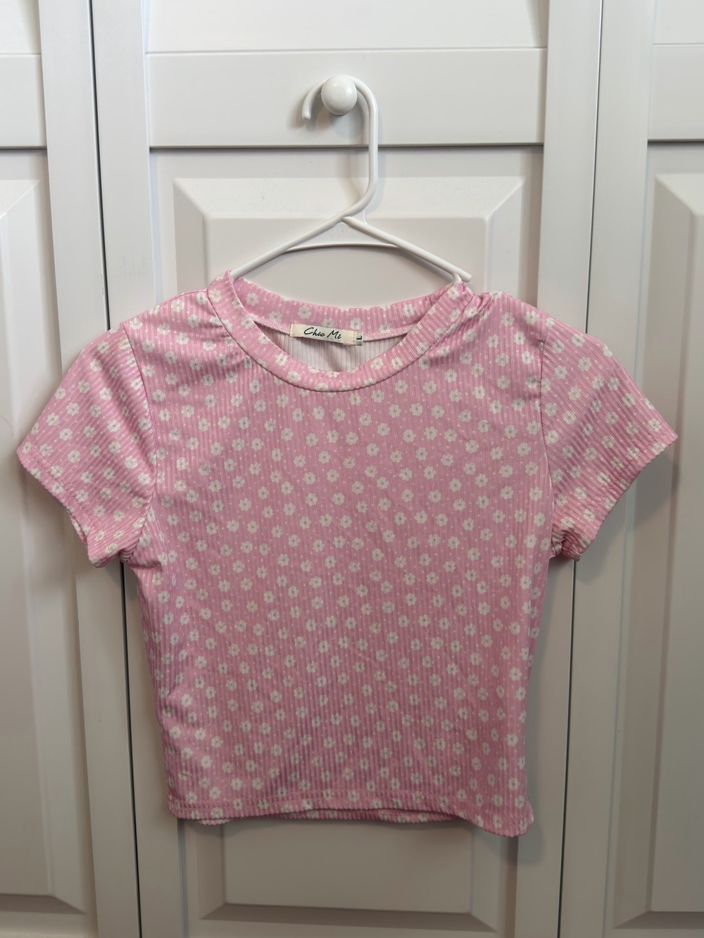chic Pink Ribbed Daisy Short Sleeve Tee